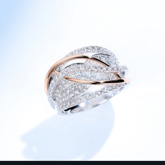 💥💥NEW💥💥Beautiful Twisted ROSE GOLD and SILVER Plated CZ cocktail ring - Picture 4 of 11